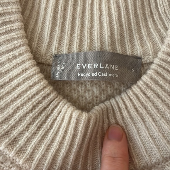 Everlane Recashmere Stroopwafel Crew Jumper in Cream - Picture 2 of 3